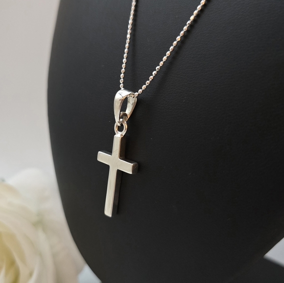 ♥️ SIMPLE CROSS NECKLACE - Picture 5 of 6